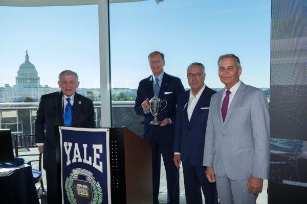 Business Leaders, NAM Honor Corning CEO Wendell Weeks